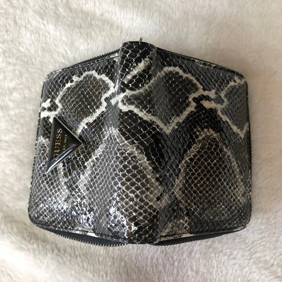 NWOT Guess Faux Python Snakeskin Small Wallet Zip Around - Picture 4 of 6